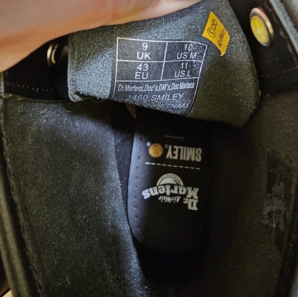 Dr. Martens 1460 SMILEY® SMOOTH LEATHER LACE UP BOOTS, size US 11 - Picture 10 of 15